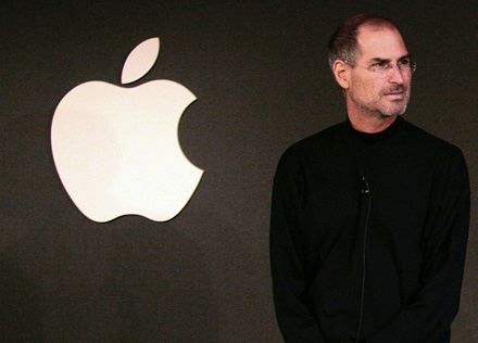 Tỷ phú làm giàu từ hai bàn tay trắng: Steve Jobs