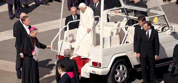 3 bài học lãnh đạo từ việc thoái vị của giáo hoàng