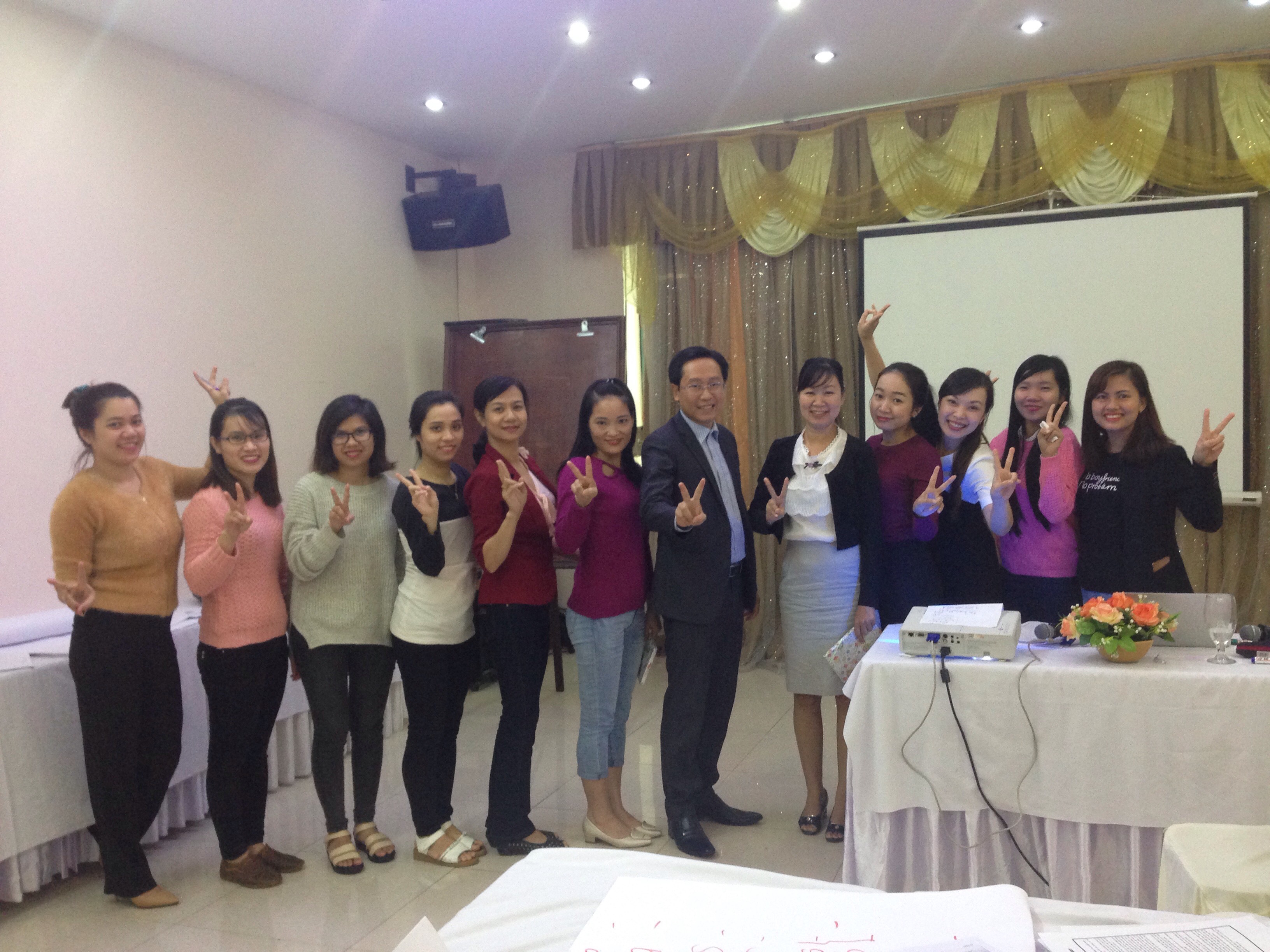 Đào Tạo Kỹ Năng Bán hàng và chăm sóc khách hàng chuyên nghiệp Cho VCCI Đà Nẵng