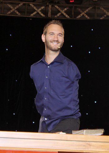 Nick Vujicic lay động trái tim hàng nghìn doanh nhân