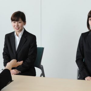 KHI PHỎNG VẤN NHỮNG NGÔN NGỮ CƠ THỂ NÊN CÓ